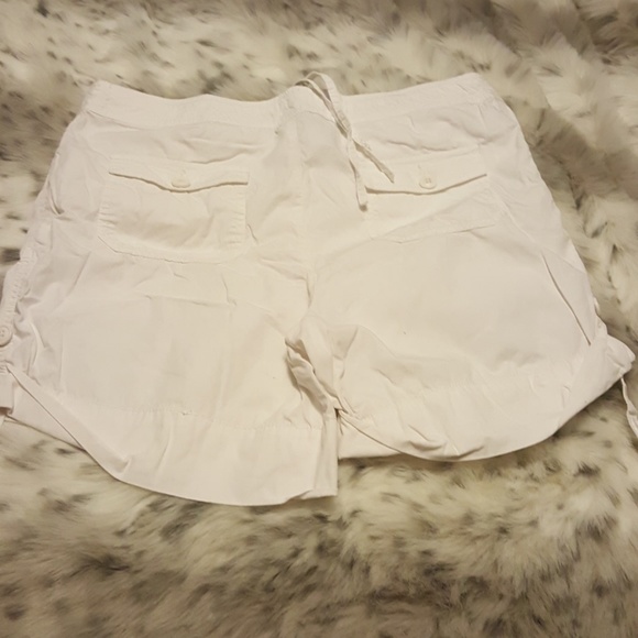 White cargo shorts with draw strings - Picture 2 of 3